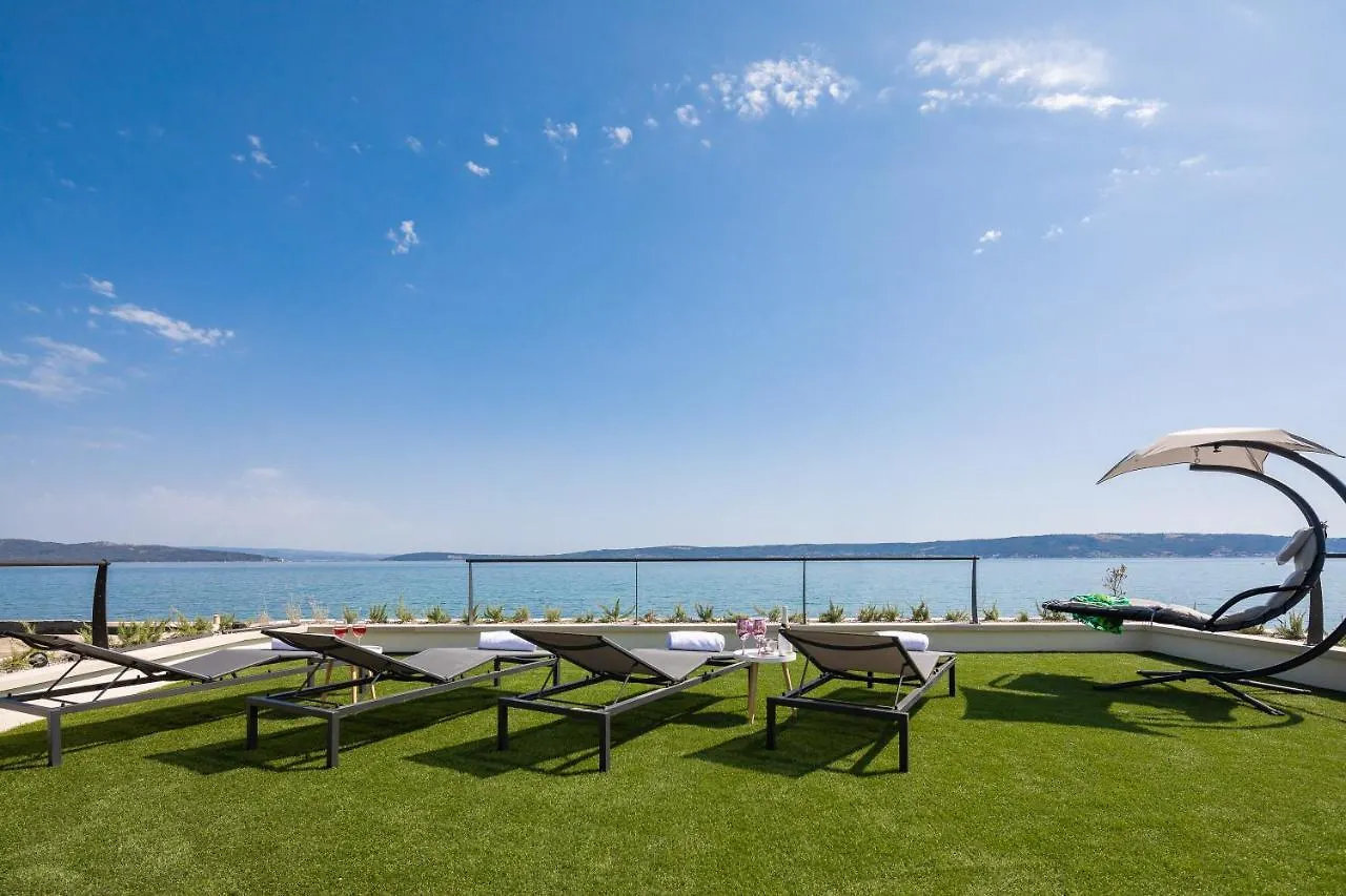 Beachfront Villa Armeria With Pool Kastela 0*,
