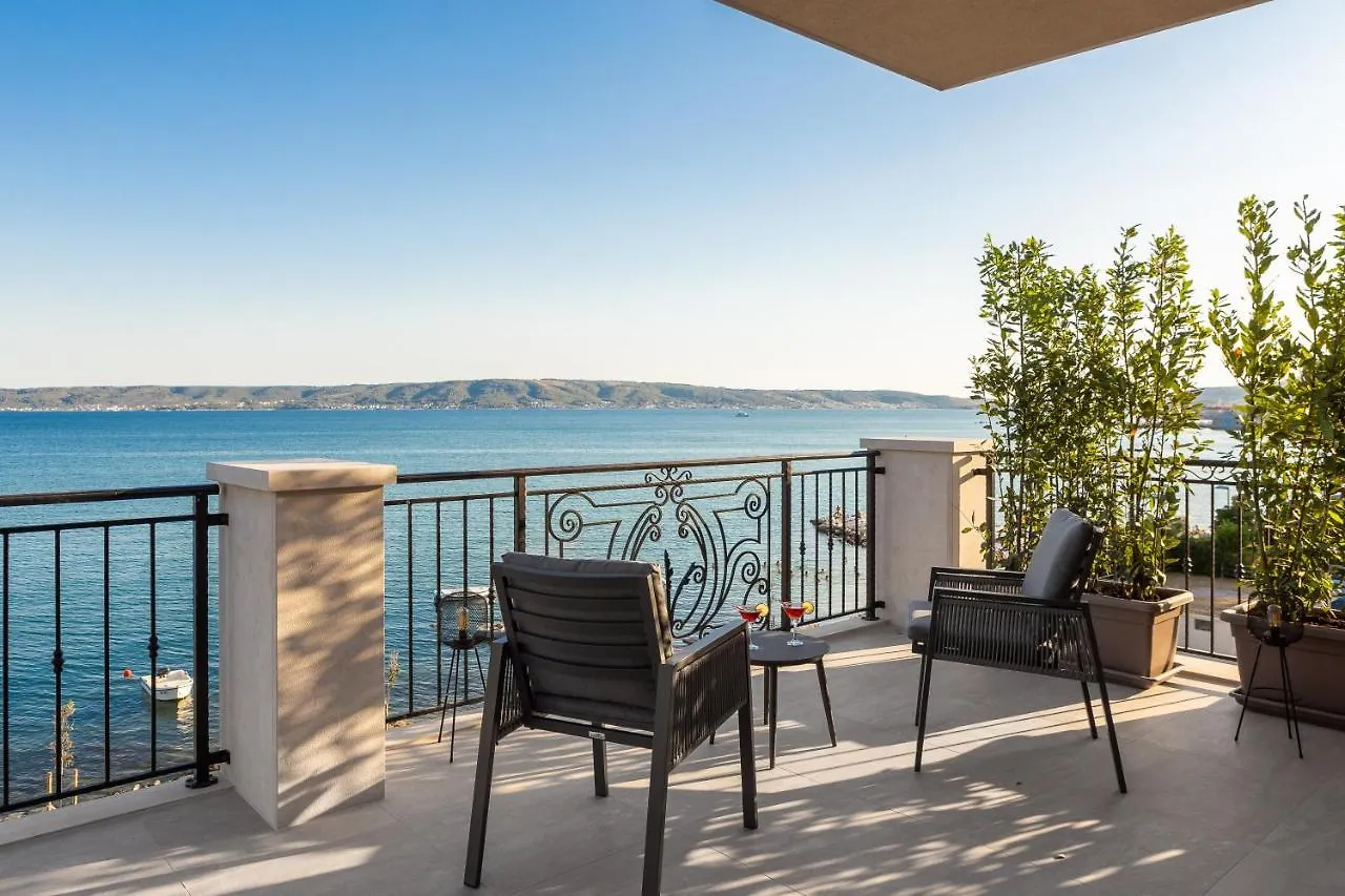 Beachfront Villa Armeria With Pool Kastela