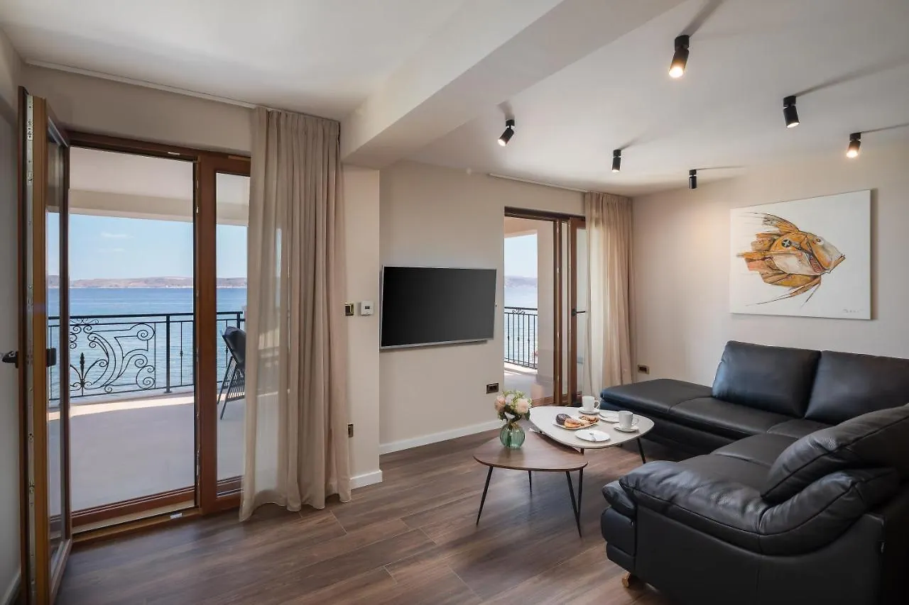 Beachfront Villa Armeria With Pool Kastela 0*,