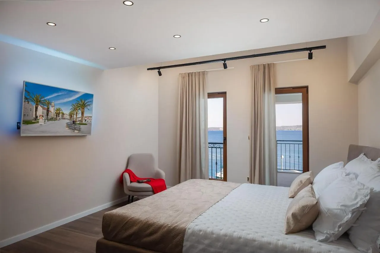 Beachfront Villa Armeria With Pool Kastela