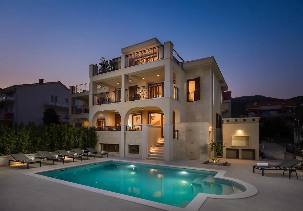 Beachfront Villa Armeria With Pool Kastela