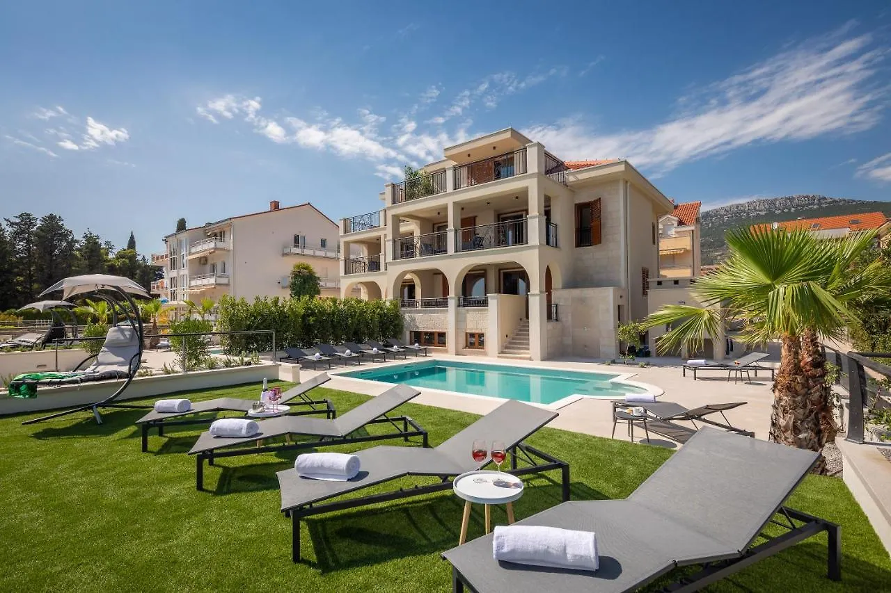Beachfront Villa Armeria With Pool Kastela
