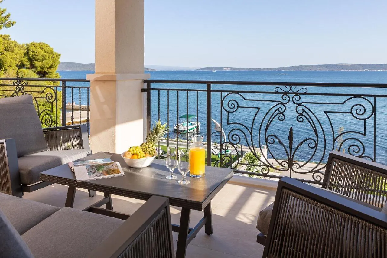 Beachfront Villa Armeria With Pool Kastela