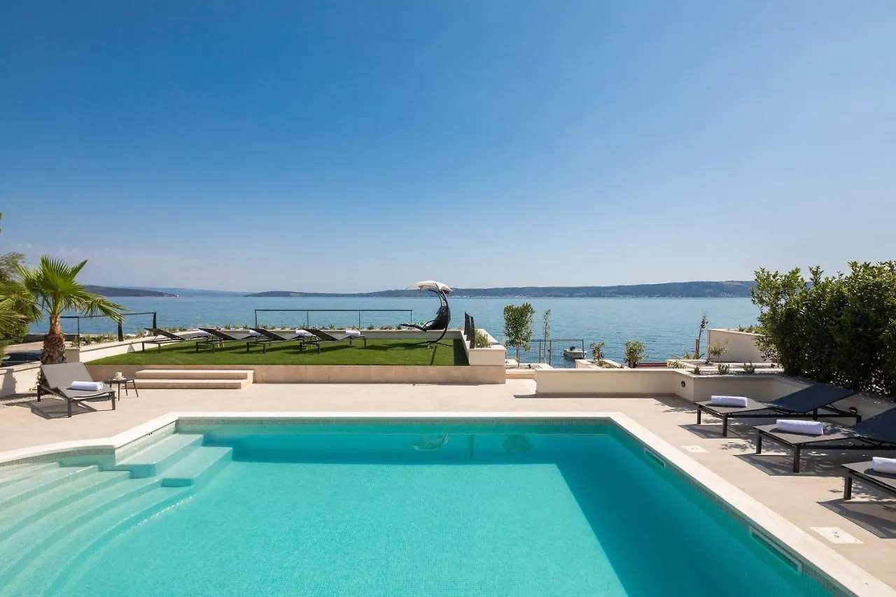 Beachfront Villa Armeria With Pool Kastela 0*,